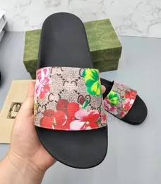 デザイナーサンダルltalyスリッパパリ新しいゴム製スライドサンダル女性のための花柄のブロケード