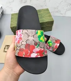 صندل مصمم Ltaly Slippers Paris New Rubber Slides Sandals Ploral Brocade for Women Men Sliper Flat Flat Flip Flops Womens Fashion Stringed Beach Sandal