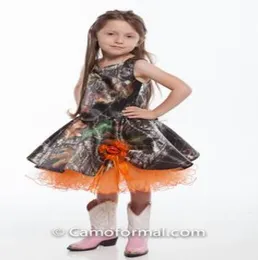 2016 Orange and Camo Flower Girls Długość kolanowa mała dziewczynka sukienka Country Fahsion Girl039s suknie konkursowe z ręcznie robioną fl6577340