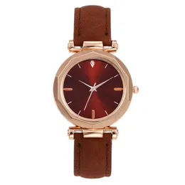 디자이너 Cool Womens Watch Ladies Quartz Watches Fashion Business Wristwatch Montre De Luxe Gift257y