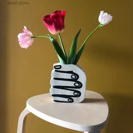 装飾的なオブジェクトの置物置物新しい手型の花瓶美しくてユニークなモダンな装飾ホームテーブルトップ樹脂の飾りフラワーアレンジメントギフトT240306