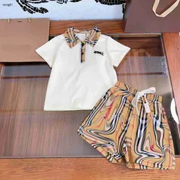 Varumärkesspårar Plaid Lapel Baby T-Shirt Set Kids Designer Kläder STORLEK 110-160 CM Tvådelar Set Polo Shirt och Lace Up Shorts 24mar