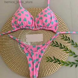 Damen-Bademode Qinjoyer süßer herzförmiger bedruckter Bikini für Damen, brasilianischer Badeanzug, 2 Stück, sexy T-förmige Sommer-Strandkleidung Q240306