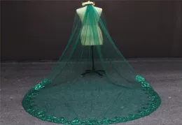 Lindo véu de casamento verde com lantejoulas e renda de camada única véu de noiva parcial com pente7077639