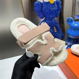 مصممة النعال الكلاسيكية الصنادل الفاخرة العلامة التجارية HS الصوف Slippers الخريف/الشتاء من الصوف الصوف غير الرسمي المسطح السفلي الدافئ النعال الفيلكرو B4Z0