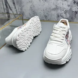 Festa de estilo de estilo britânico sapatos de vestido de noiva primavera de moda de primavera up lazer respirável branco tênis casual clássico não deslizamento redondo os mocassins de caminhada W12