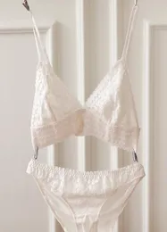 Intimo francese in pizzo ultrasottile con coppa femminile Reggiseno bralette bianco ultrasottile europeo e americano con coppa a triangolo francese3246211