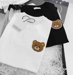 T-shirt T-shirt per bambini Camicia estiva a maniche corte Neonate Ragazzi Lettere Modello orso Camicette che fondono Abbigliamento per bambini T-shirt Bianco Nero Rosso 90-130 cm 240306