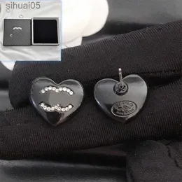 Stud Boutique Heart Ear Stud Designer Earrings Womens Elegant Luxury Classic Earrings Stamp High 240306