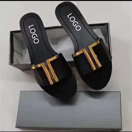 2024 New Slippers Hardware Buckle Spring Summer Designer Summan Flat Shoes Sandals Popular Womens Slides 7 Colors