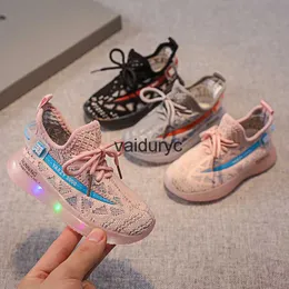 Sneakers klänningskor barns kokosnötskor 2021 Autumn Sports Shoes Breattable Shining LED Girls Shoes Boys Flying Weaving Running Shoesh240307