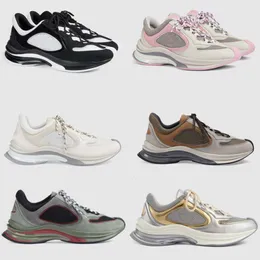 Designer Sneakers Run Sneaker Outdoor Shoes Handing Shoes Woman Perforated Fabric Trim Rubber Sole Sport Trainers With Box 528