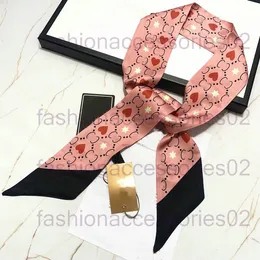 2024 Halsdukar Silk Stellar Scarf Handväskor Kvinnor Väskor Letter Flower Scraves Huvudklass Huvud Bandeau Silk Neck Bow Handbag Scarf Summer Stardust Lozenge Bandeaus 56