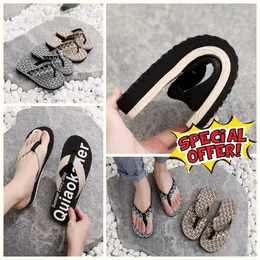 2024 Nya Gai Sandaler Mens Slippers Fashion Floral Slipper Rubber Flats Sandaler Summer Beach Shoes Low Price