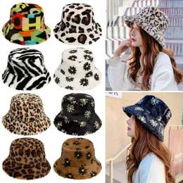 Warm Winter New Bucket Hat for Women Soft Faux Fur Fisherman Cap Fashion Multicolor Rainbow Cow Outdoor Casual Cloche Hats234Y