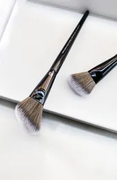 Pro Blush Makuep Brush 93ソフトブリスル角度のある輪郭ブラッシュパウダースカルプティング化粧品ビューティーツール9634252