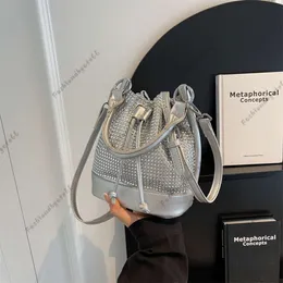 Instagram модная интернет-знаменитость прямая трансляция сумка модная сумка 2023 летняя корейская версия сумка-ведро цветная контрастная маленькая сумка