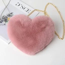 أكياس الكتف 2024 Fashion Women's Heart على شكل قلب لطيف Kawaii فو فو فرو كروسوديس سلسلة أفخم كيس سيدة حقيبة يد صغيرة