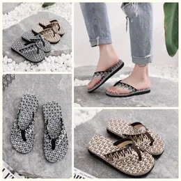2024 New Style Gai Womens Sandals 여성 슬리퍼 패션 플로럴 슬리퍼 고무 아파트 샌들 여름 해변 신발 EUR39-45
