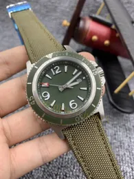 남성 럭셔리 시계 최고 Designeraaa 품질 시계 46mm 디지털 다이얼 패션 캐주얼 다양한 색상 패션 스트랩 브랜드 시계 브랜드 시계