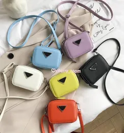 INS Kids Letter Printed Handbags Children designer Casual one shoulder Bag Women Mini Phone Messenger bags cut girls cause purse F4441585