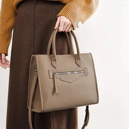 Shoulder Bags Fashion Simple High End Design Large Capacity Women Handbang Elegant Frensh Commuter Leather Crossbody Bag Multi-function