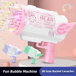 Sand Play Water Fun Bubble Gun Machine 80 Holes Automatisk elektrisk tvål Bubble Blower för barn sommar utomhusspel Garden pojkar gåva födelsedag