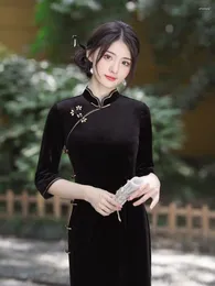 Etniska kläder kinesiska handgjorda knappar velor qipao kvinnor mandarin krage guld sammet cheongsam elegant daglig klänning