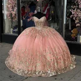 Luxury Pink Shiny Quinceanera Dress 2024 Ball Gown Gold Applicies spetspärlor Söt 16 klänning Vestido de 15 Anos