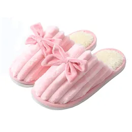 Gai Layue Cotton Slippers Women Winter Stay in Home مع باطن سميك مضاد للانزلاق والنعال الفخمة الدافئة 3717