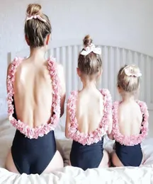 Ins Girls Flowers Backless Swimwear Mommy and Me OnePiece Swimming Fashion Kidsステレオペタルサスペンダービーチホリデー水着Y71033258