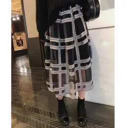 Klänningar Mishow 2019 Autumn Plaid Pleated kjol Kvinnor Kausal Elastisk midja Mesh Midlength Black kjol MX18D1879