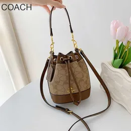 مصنع البيع بالجملة مصمم البيع بالتجزئة أكياس Koujias New Boutique القديم الزهرة حقيبة للسيدات المطبوعة Crossbody من المألوف ومتعدد الاستخدامات