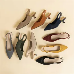 Стильные сандалии на высокой шпильке с тканой одинарной обувью, женские сандалии, летние шлепанцы Fenty с острым носком и неглубоким каблуком 240228