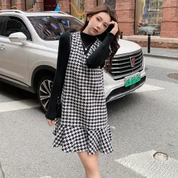 Dresses 2023 Winter Pregnant Woman Dress Suit Sweet Loose Plaid Sundress+black Sweater Twopiece Women's Clothes Set Maternity Twinset