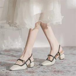 최고 여름 샌들 여성 두꺼운 발 뒤꿈치 모양의 틈새 틈새 디자인 하이 여성 신발 색상 일치 대비 대비 Baotou Sandals 240228