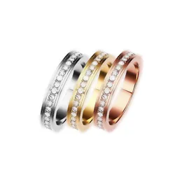 Designer Fashion Diamond Set Titanium Steel Ring rostfritt stål Zirkonring Full Star Couple Ring