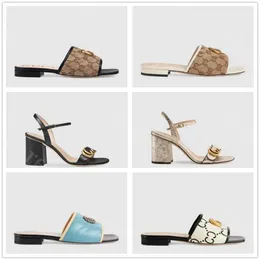 Designer tofflor nya mode klassiska sandaler casual skor kvinnors tofflor metall logotyp tofflor sommar platt tofflor hög klack spänne sommar strandskor