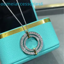 2024 Designer de luxo marca jóias colares cruz cheio diamante v ouro oco grande bolo redondo conjunto com diamantes pingente clavícula corrente para venda direta