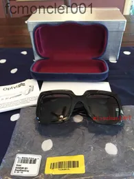 Новая мода, продавая женские дизайнерские солнцезащитные очки 0083s с коробками Square Rame Diamond Top Caffence Poplive Elegant Style UV400 защита GE9L