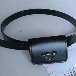 Designer-Designer Neutral Luxury Pu Leather Midjeväskor Black Belt Bag Fashion Geometry Triangle Letter Mini Casual Pouch Coin Polion285V