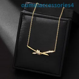 2024 Jewelry Designer Brand Pendant Necklaces Butterfly Knot Gold Accessories for Womens Light Niche Unique Temperament and Collarbone Chain Sentiment