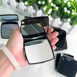 New Pink White Black Red Yellow Purple Gray Compact Mirrors Fashion Acrylic Cosmetic Portable Mirror Folding Velvet Dust Bag Mirror Concave Label With Gift Box357