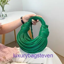 Bottgs' Vents's Jodie Designer-Tragetaschen im Angebot Damen-Umhängetasche 2023 Kleine handgewebte kreative Nudel-Schulter-Unterarm-Handtasche mit echtem Logo