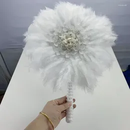 装飾的な置物結婚式の羽毛ファンの花嫁は、撮影小道具を実行するために保持しています014
