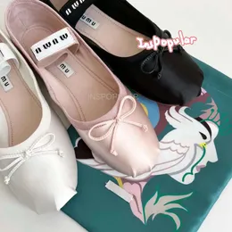 フラットシューズ MIU MIU Woman Ballet flats Green 5F794DFDX05QU6 F0393 Miu Miu Olive green silk satin ballerina | TheDoubleF