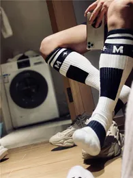 Herrstrumpor designer män sexig manlig gay topp vers bottomna bekväm fotbollssport långa rör cosplay strumpa strumpa för gåva