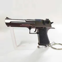 Gun Toys 1 3 Högkvalitativ metallpistol Desert Eagle Model Beretta 92F Pistol Keychain Toy Miniature Pendant For Gift Collection G17 Pistols 240307