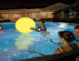 Novelty Lighting Swimming Pool Toy 13 Färger Glödande boll Uppblåsbar LED -strandboll Vatten Play Equipment Entertainment DropShippin1926668