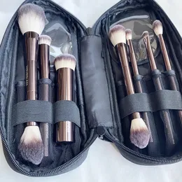 Hourglass Makeup Brushes Set Vegan Travel Set med en påse Syntetiskt hårmetallhandtag Deluxe Cosmetics Brush Kit 240301